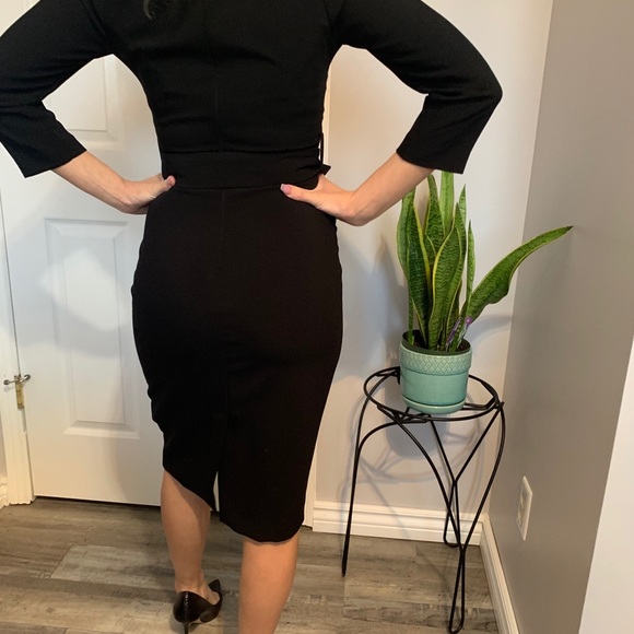 🖤 Elegant Black Dress 🖤 - Picture 2 of 4